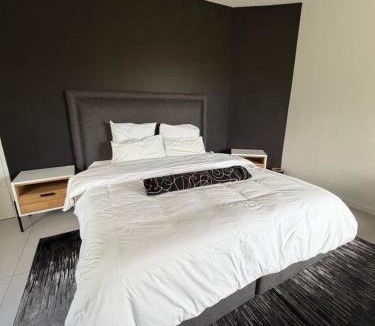 Somerset West House | La Sandra Guest House
