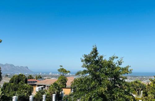Somerset West Apartment | 52 on Wingerd road