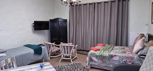 Gordon's Bay Hotel | Peacock Cove Self Catering Studio