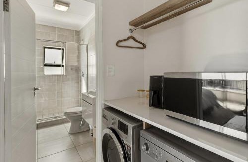 Firgrove Rural Apartment | UniqueStay The Jade, Paardevlei Estate