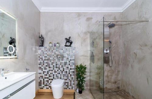 Gordons Bay Central House | Beachside Gordons Bay stay near Bikini Beach