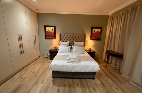 Gordons Bay Central House | Beachside Gordons Bay stay near Bikini Beach