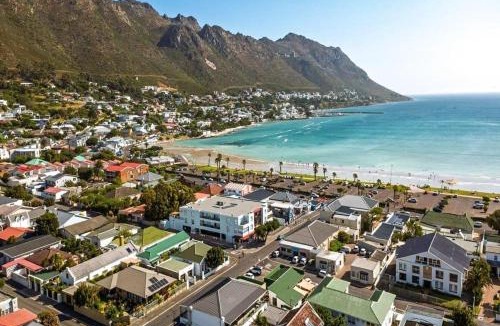 Gordons Bay Central House | Beachside Gordons Bay stay near Bikini Beach