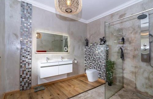 Gordons Bay Central House | Beachside Gordons Bay stay near Bikini Beach