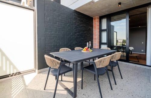 Observatory Apartment | Sunbird Studio Large Balcony & Gas Braai