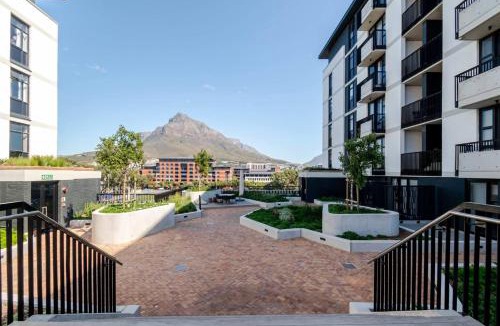 Observatory Apartment | Sunbird Studio Large Balcony & Gas Braai