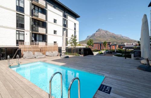 Observatory Apartment | Sunbird Studio Large Balcony & Gas Braai