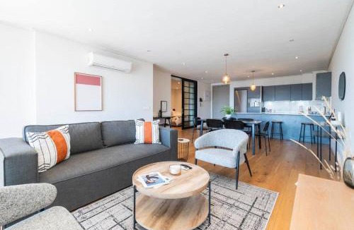 Three Anchor Bay Apartment | Luxury 2 Bed In Sea Point -2 Mins From Promenade