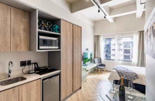 Cape Town City Centre Apartment | One Thibault Hotel - Business Studio