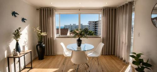 Three Anchor Bay Apartment | The Green Point Oasis, close to everything