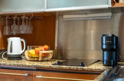 Clifton Apartment | Clifton Studio - Seaviews & Walk To The Beach, Sea Point & Camps Bay