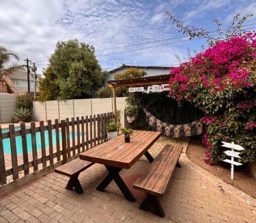Worcester House | Mario & Luiza's Place - Cozy Stay with Pool & Braai