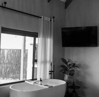 Slangrivier House | At The Roots Luxury Cottage