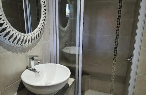 Universitas House | Che La Moir Guesthouse