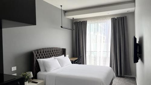 Sandown Hotel | The Cozy Hideaway