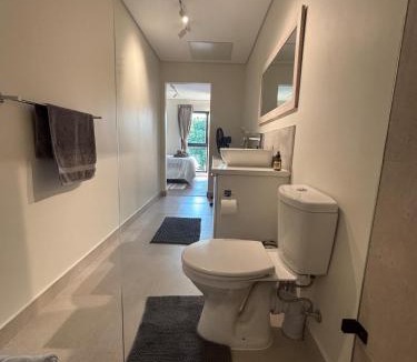 Die Boord Apartment | Bon Chretien - modern with huge bathroom in Die Boord