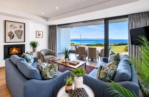 Westcliff Apartment | Oceanfront Apt, Sea Views, Cliff Path Walk to Town