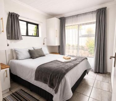 Mossel Bay Apartment | VD3 Lighthouse Room B&B