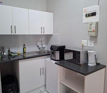 Oudtshoorn Apartment | LaBoezma Accommodation