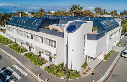 Hermanus City-Centre Apartment | Peace of Mountain - Cozy 2 Bedroom family apartment with Mountain View