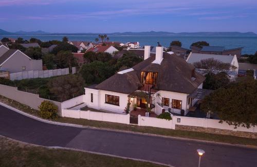 Westcliff Apartment | Cliff Rock Lodge Hermanus hidden gem