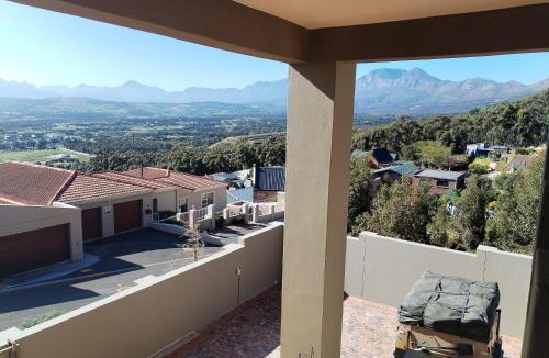 Mountainside Apartment | Watsonia Mountain View - amazing 270 degree mountain views