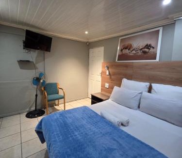 Eikenbosch House | Pambazuko Guest House
