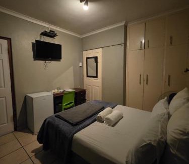 Eikenbosch House | Pambazuko Guest House