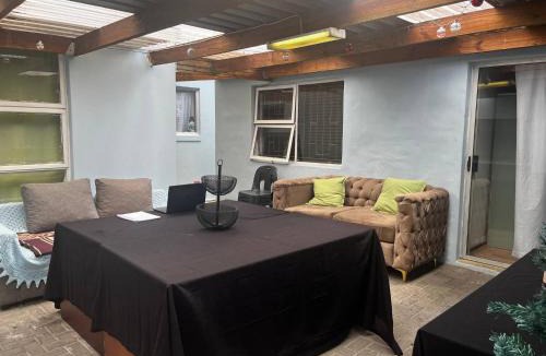 Eikenbosch Apartment | Serene 3-Bedroom Apartment in Cape Town - Pets Welcome