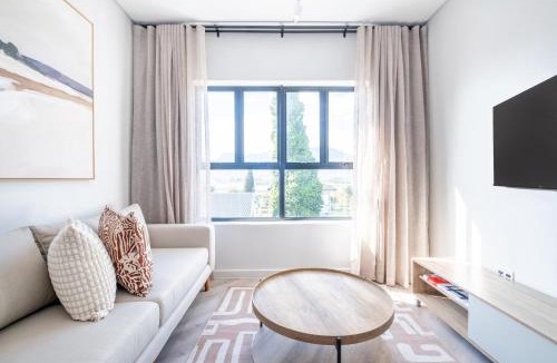 Paarl Apartment | 233 Paarl - Studio With Onsite Parking & Comforts