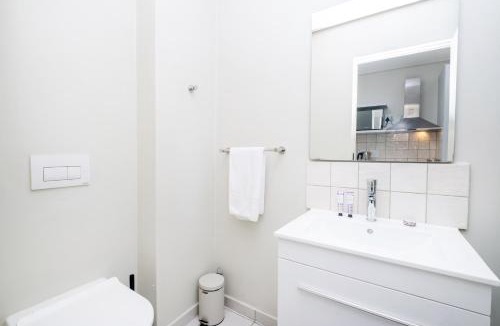 Bo'Kaap Apartment | The Rose 709 - Top Floor Modern City Apartment