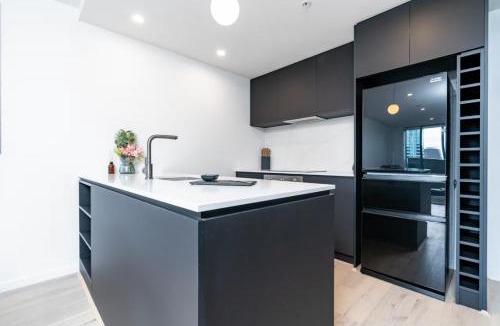 Sandown Apartment | Alice Lane