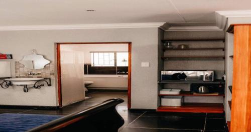 Rustenburg House | Ons Dorpshuis Guesthouse