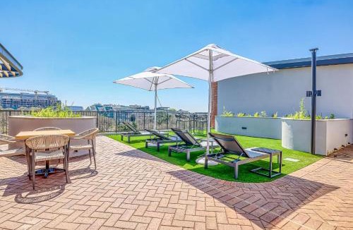 Parkwood Apartment | Poppy Horizon I Rosebank I Saxon Square