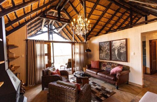 Pilanesberg National Park Cabin | Tshukudu Bush Lodge
