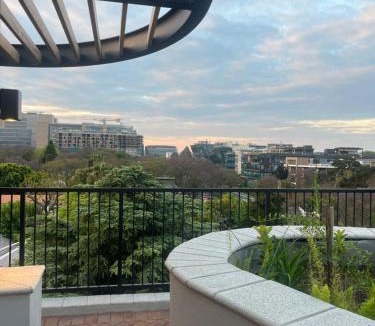Parkwood Apartment | 1 Bed Saxon Square Rosebank