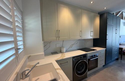 Three Anchor Bay Apartment | Green Point Self Catering Studios