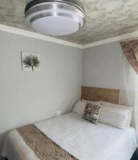 Moses Kotane Apartment | Amza guest room