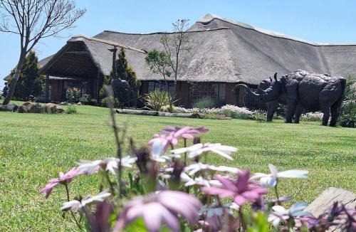 Umtshezi Cabin | Linglela Lodge