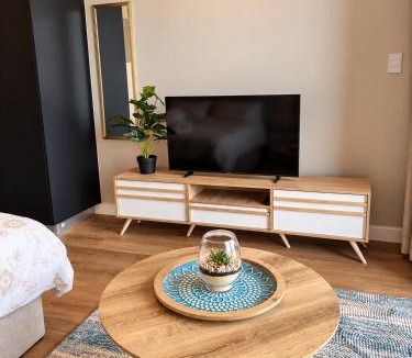 Parkwood Apartment | Saxon Square Studio Rosebank