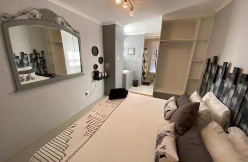 Vredefort Cabin | Savannah Game Lodge, Wedding Venue and River Retreat