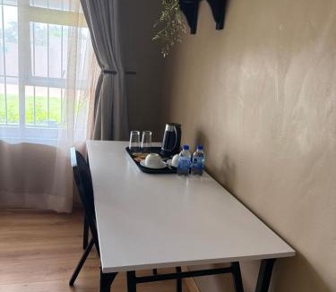 Kempton Park Bed & Breakfast | Host hub guest house Glen marais