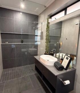 Menlo Park Apartment | Luxurious Oasis in Menlo Park