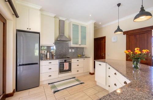 Plettenberg Bay House | Two bedroom house next to Golf Course