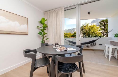 Claremont Apartment | New Studio with Mountain Views next to Cavendish