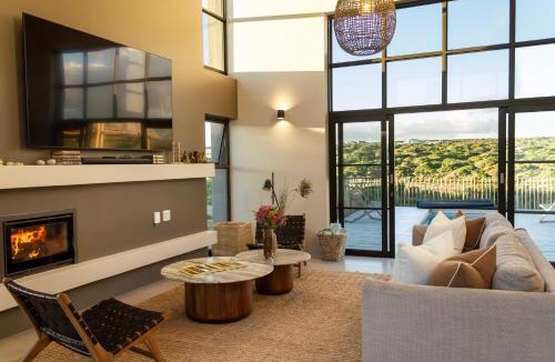Kleinbaai House | 3 Bedroom Luxury Barn in Romansbaai Beach & Fynbos Estate - With Inverter
