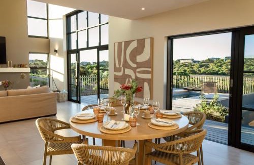 Kleinbaai House | 3 Bedroom Luxury Barn in Romansbaai Beach & Fynbos Estate - With Inverter