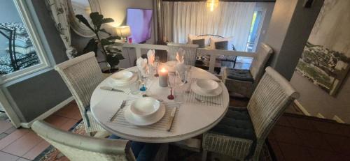 Muizenberg House | Derby