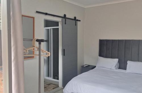 Scottsville House | Luvuyos Guest House