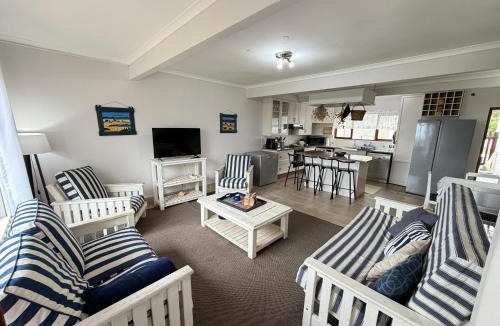 Still Bay Apartment | LaMer No 5